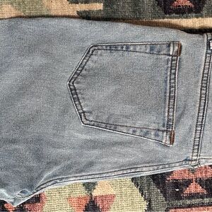 Abercrombie & Fitch 
The 90’s Slim Straight Ultra High Rise